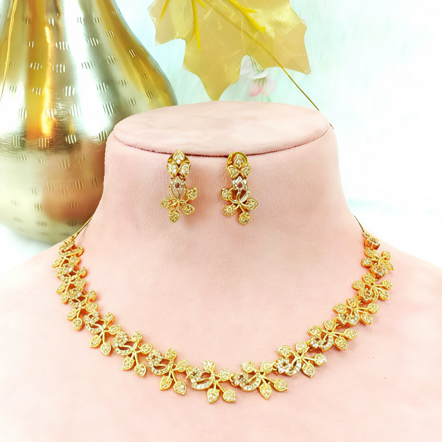 REGAL AD CHARMING NECKLACE SET